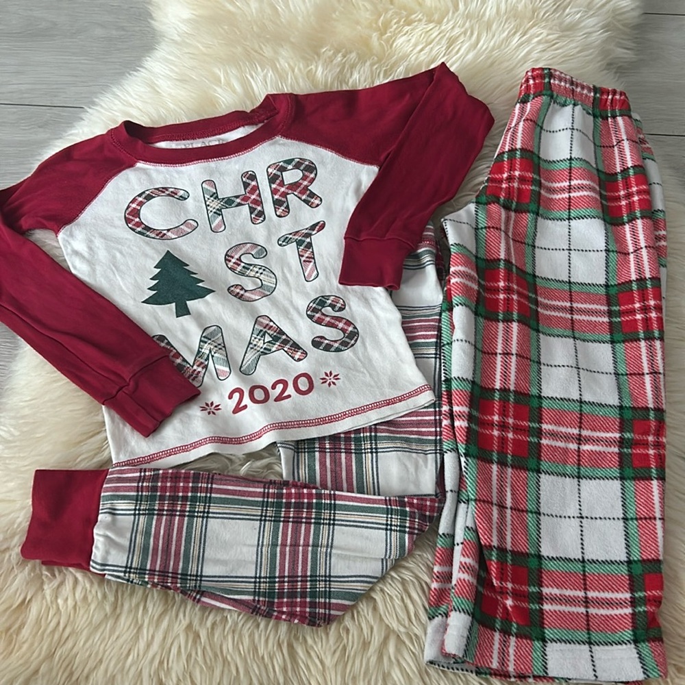 Carter’s & Children’s Place Christmas Pajama Set & Fleece Bottoms Size 4T